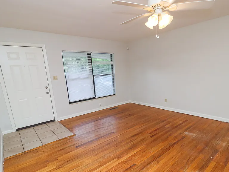 811 S Lipona Rd — Photo 18