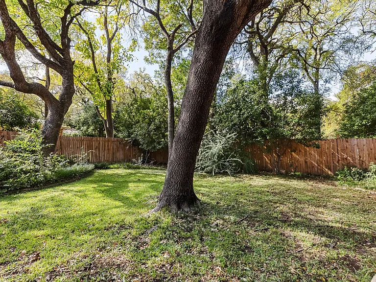 3107 Dorrington Dr — Photo 17