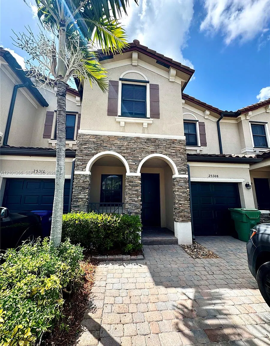 Coco Palm Estates — Photo 2