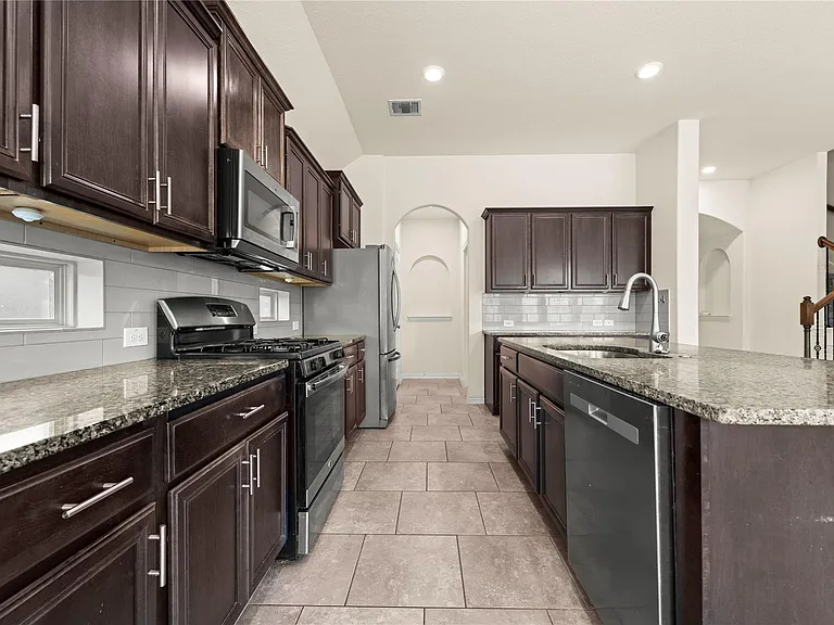 3665 Bainbridge St — Photo 14