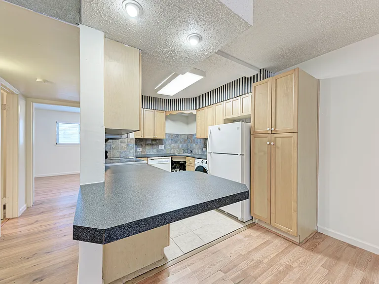 2404 Longview St #101 — Photo 8