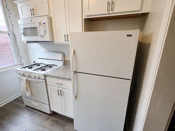 3rd image of 4127 Murray Ave #563