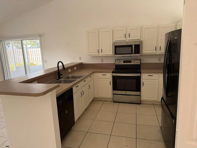 1874 SW Capehart Ave — Photo 13