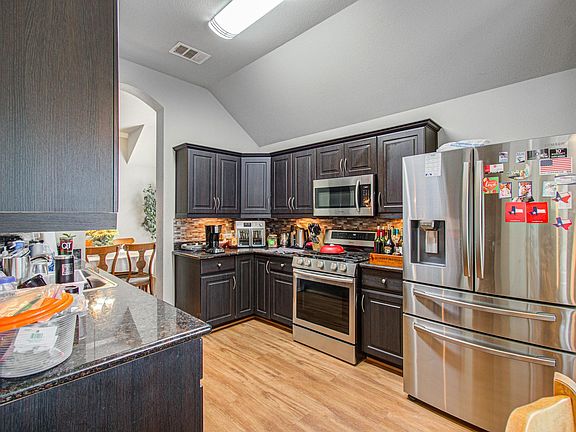 3rd image of 957 Oak Terrace Dr