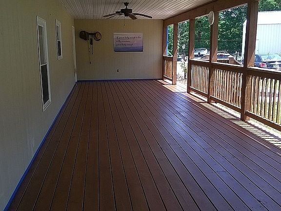 front porch with no furnitur