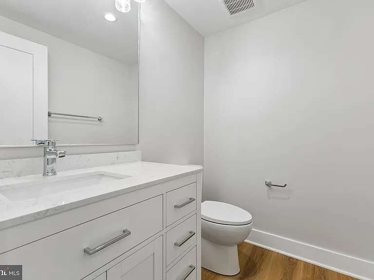 6101 Berkshire — Photo 10