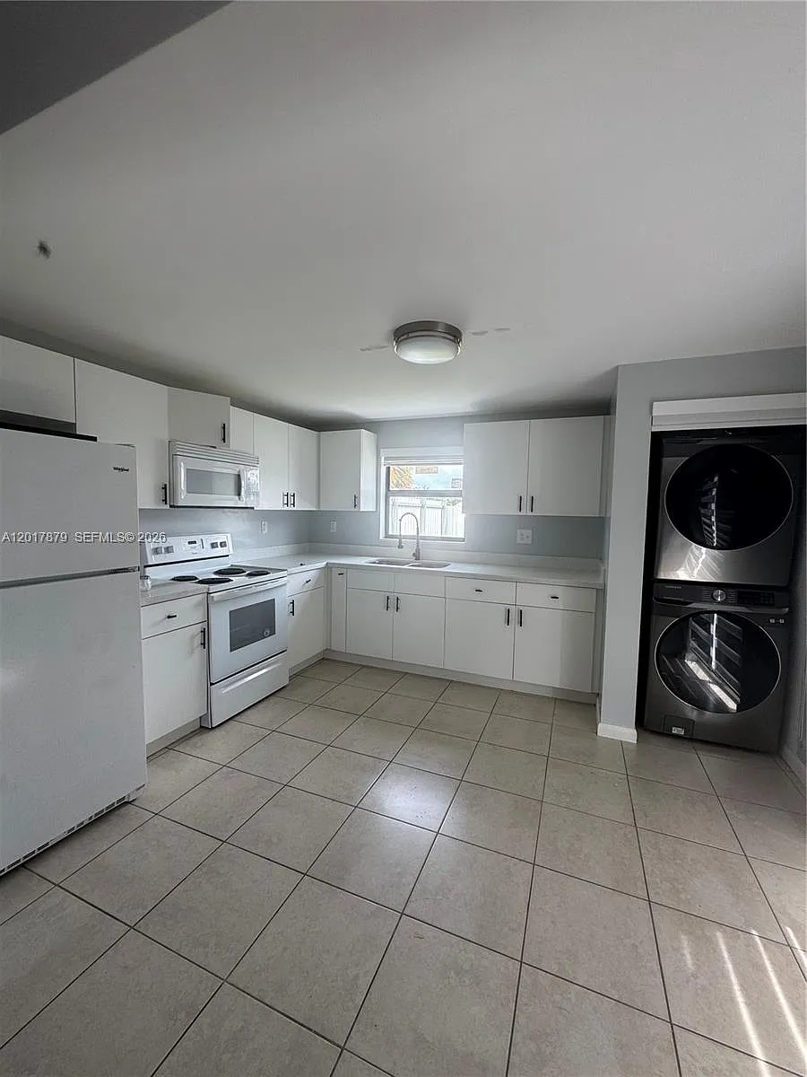 Building Photo - 20500 SW 114th Pl