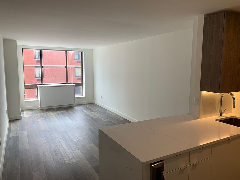 1st image of 520 W 43rd St APT 18G