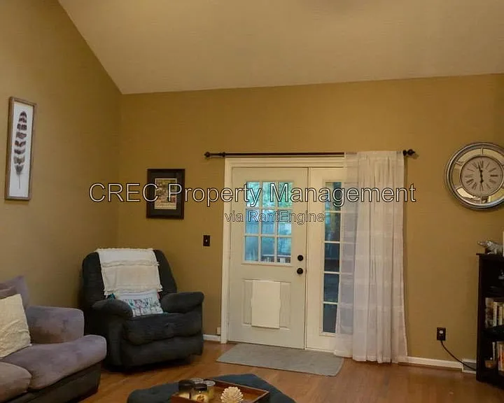 114 Queensbury Cir — Photo 6