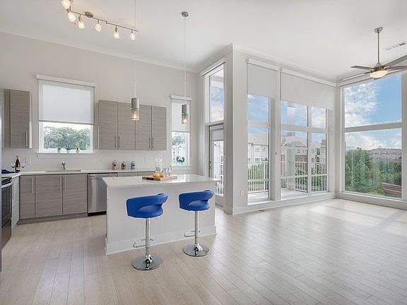 Airy 10- to 12-foot ceilings
