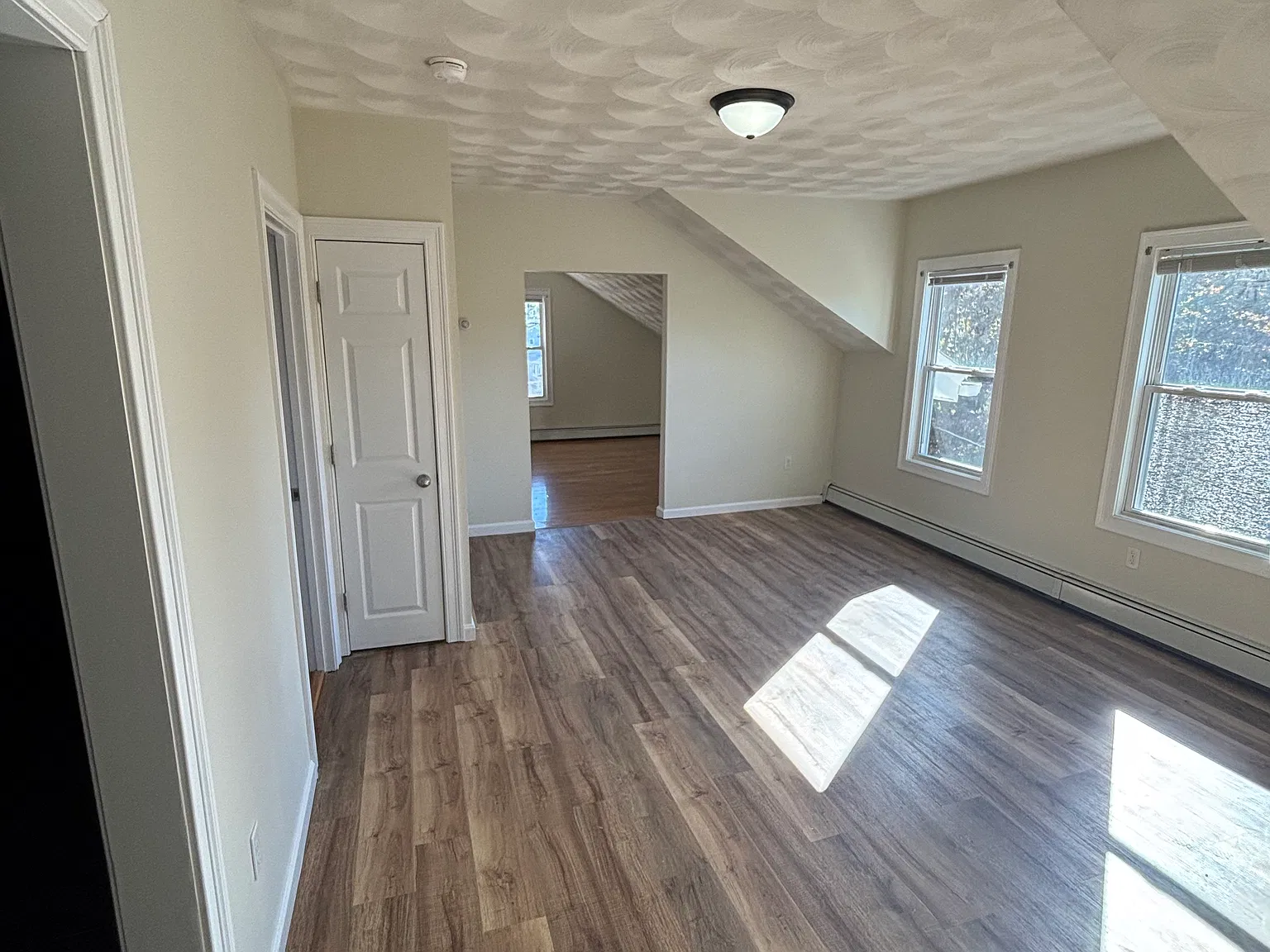 147 Louise Street — Photo 2
