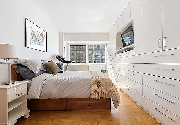 5th image of 440 Kent Ave APT 7A