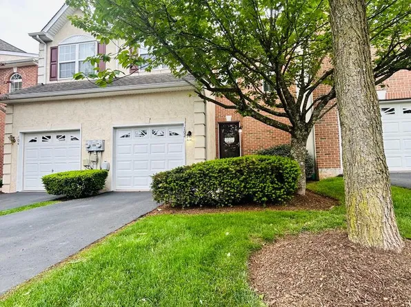 102 Watercrest Dr, Red Hill, PA 18076