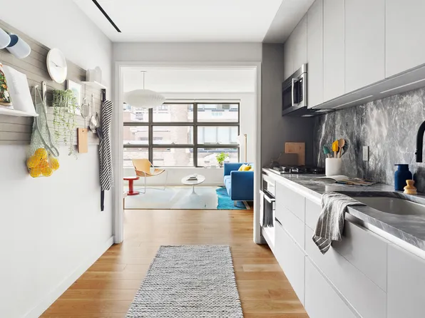 547 West 47th Street image 3 of 27