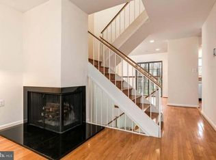 2044 Headlands Cir, Reston, VA 20191