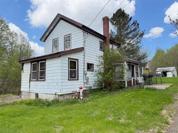834 Rowlee Rd, Oswego, NY 13126
