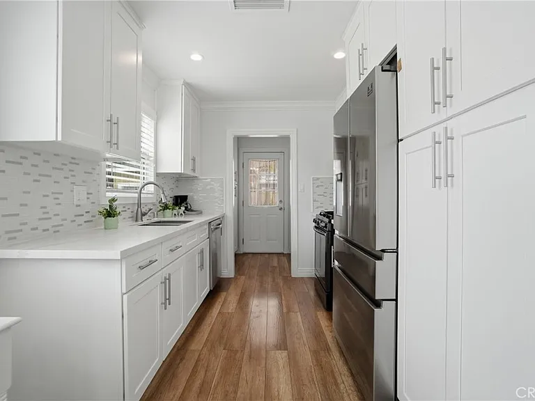 6139 Jamieson Ave — Photo 11