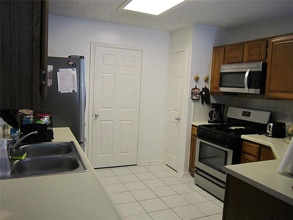4th image of 912 Creekside Dr