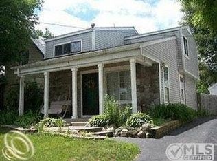 105 2nd St, Holly, MI 48442