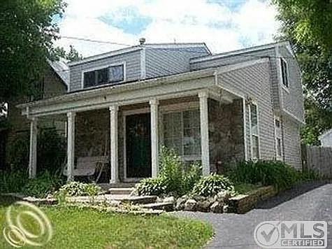 105 2nd St photo 1