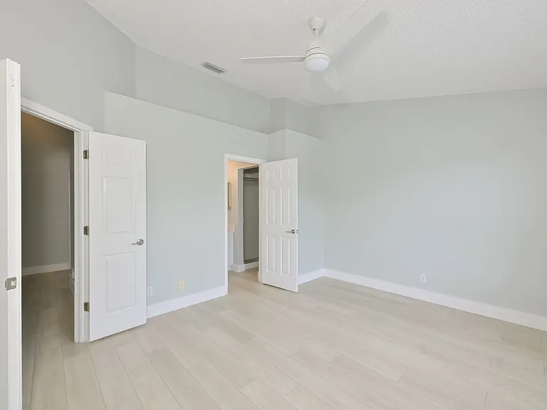 671 Vallance Way NE — Photo 20