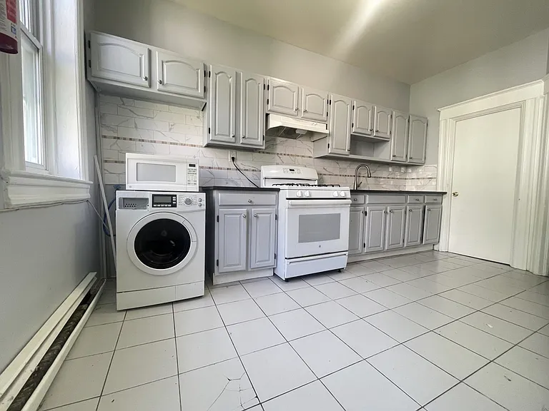 272 Grant Ave #B — Photo 1