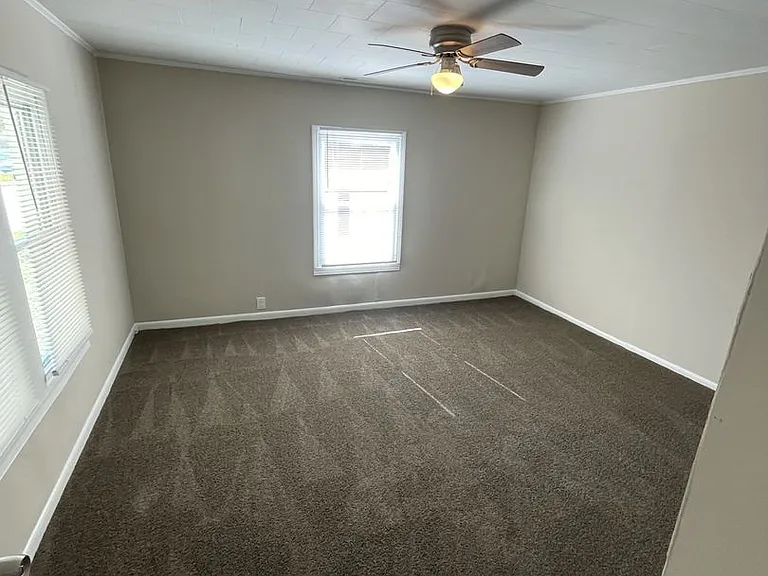 322 E Perry Ave — Photo 11