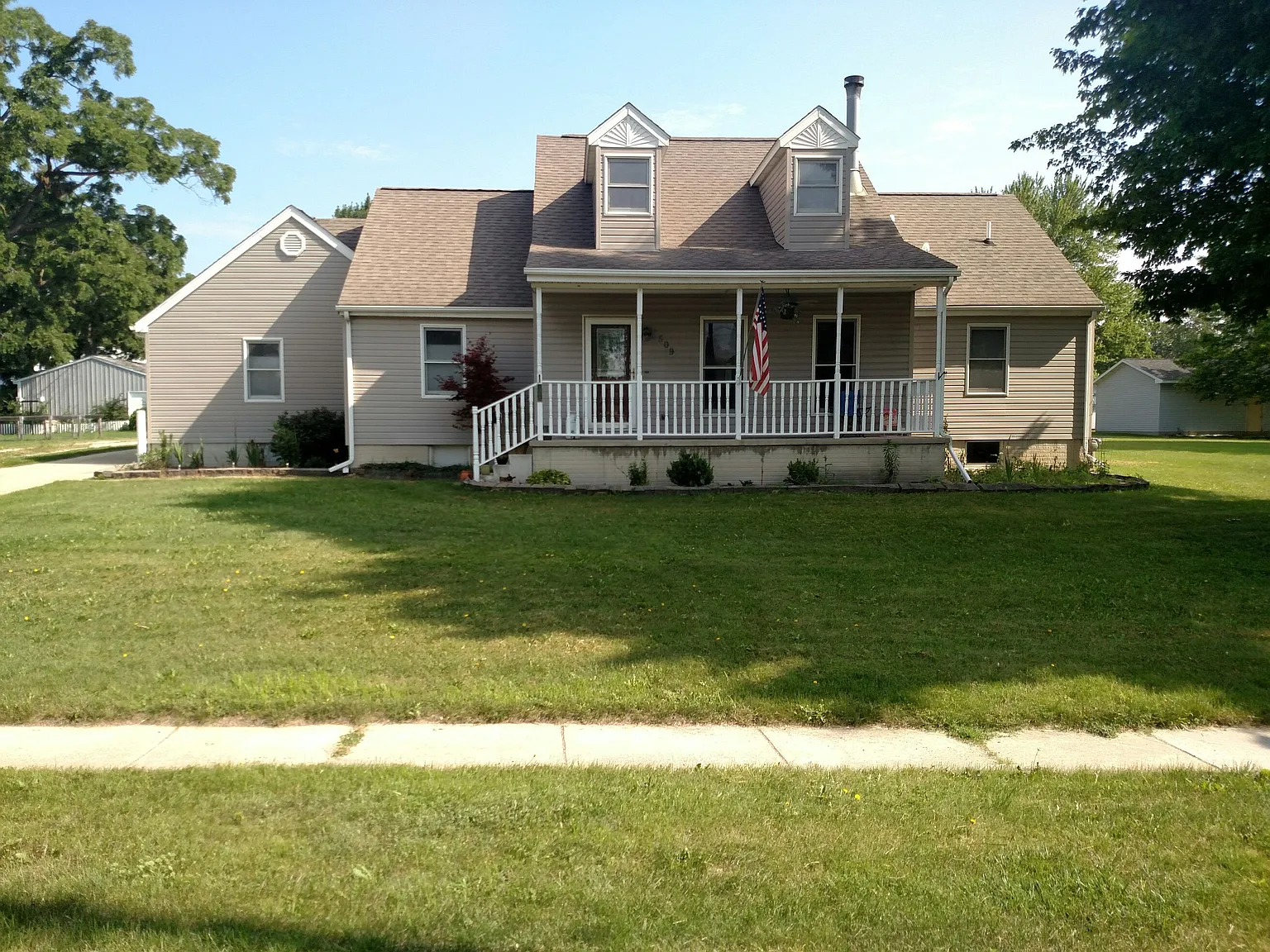 509 E Chicago Blvd photo 1