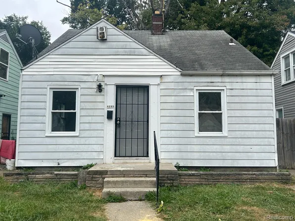 8233 Lauder St, Detroit, MI 48228