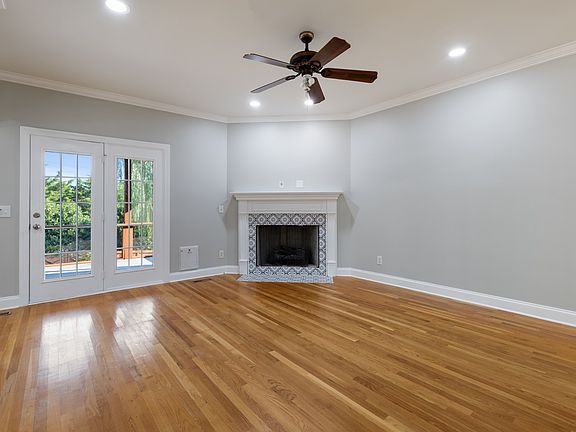 5th image of 620 Regent Park Dr