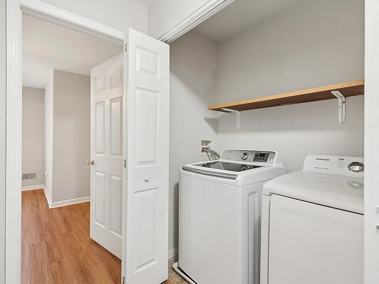 412 Heckle St — Photo 16