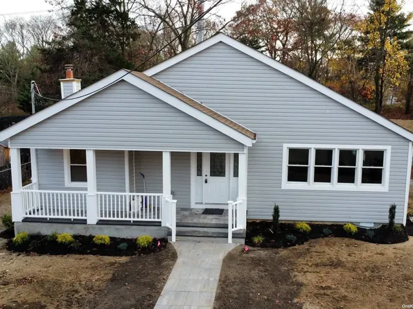 76 Pinedale Avenue, Farmingville, NY 11738