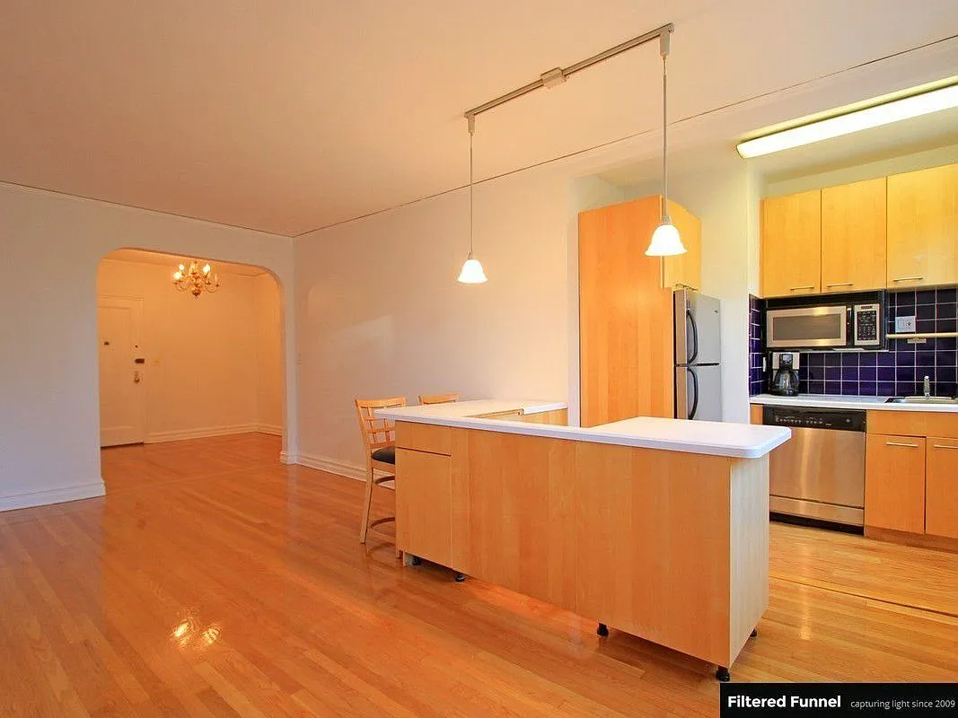 3810 Greystone Ave APT 304 photo 1