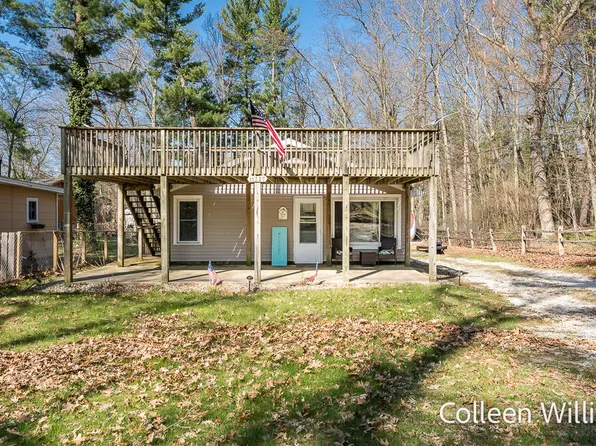 11327 Hemlock St, Holton, MI 49425