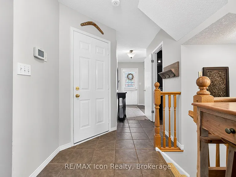 537 Beaver Creek Cres — Photo 10