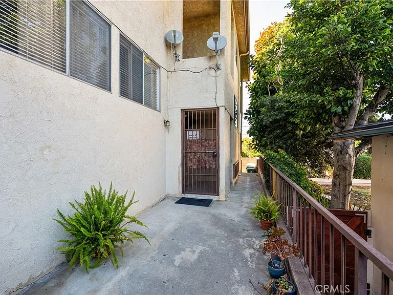972 W 14th St #3 — Photo 2