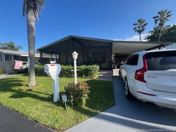 3304 Lake Overlook Pl, Lake Worth, FL 33462