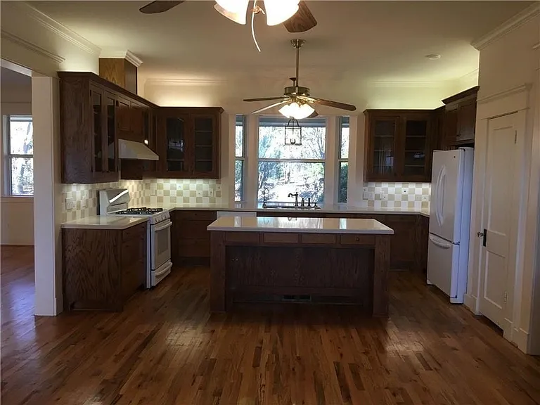 581 Country Club Rd — Photo 12