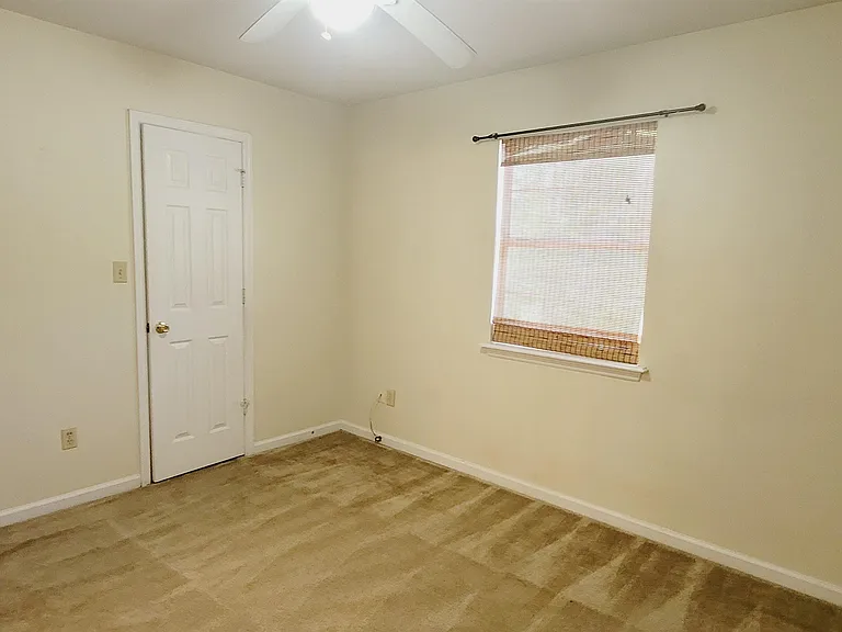 836 W Georgia St #B — Photo 12