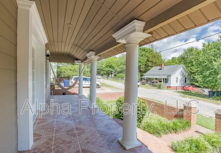114 Edwards St — Photo 4