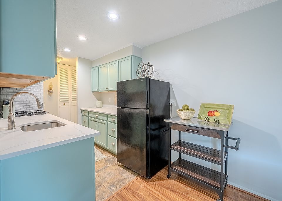 1st image of 18 Shrewsbury Green Dr #18C