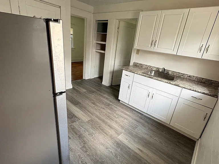 1327 W 83rd St #UP — Photo 5
