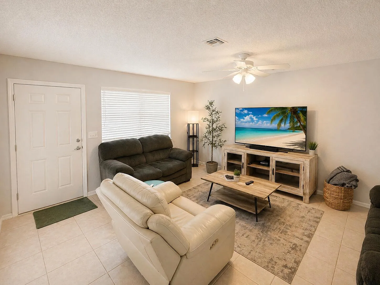 2 bed, 2.0 bath, 1237 sqft, $2,600 — Photo 3