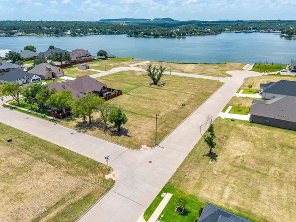 800 Spring Creek Ln, Granbury, TX 76048