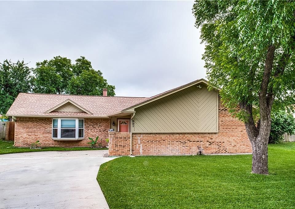1st image of 321 Campo Dr