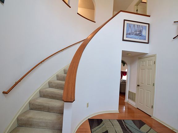 3rd image of 4044 E Bluff Dr