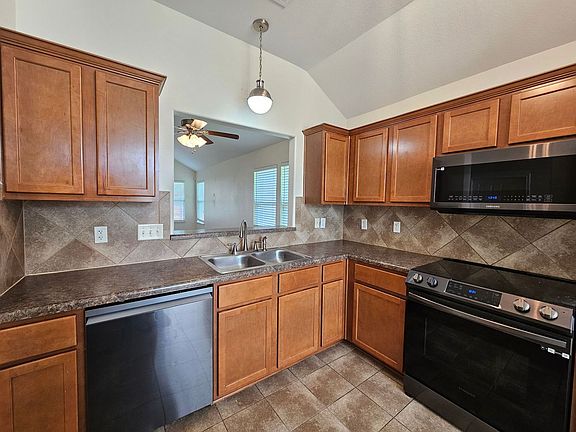 3rd image of 5311 Bridgewood Dr