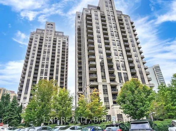 133 Wynford Dr #808, Toronto, ON M3C 0J5