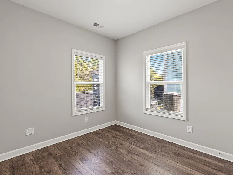 242 Mansfield Dr — Photo 15