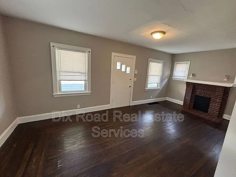 3701 Iona Ave — Photo 9